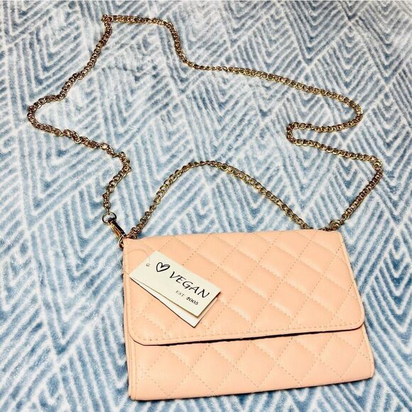 NWT DESIGNER VEGAN EST 2005 PINK QUILTED CLUTCH 100% VEGAN FRIENDLY W DETACHABLE - Picture 1 of 7